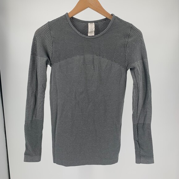 Fabletics gray seamless athletic long sleeve top xs - Picture 1 of 10
